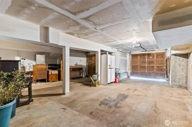 Oversized 3-car garage