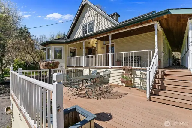 Perfect for entertaining and enjoying the gorgeous mountain views!