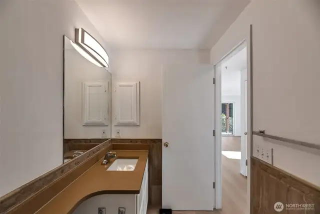 A full bathroom in the hallway