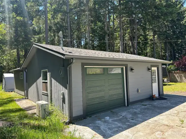 Side of Cottage, A/C