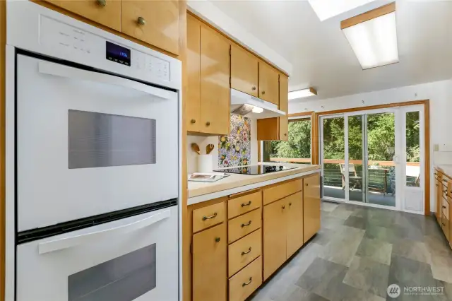 Kitchen, Stove and oven