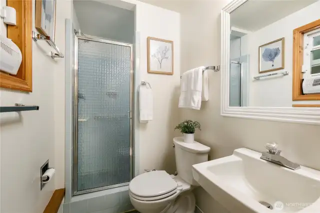 Lower 3/4 bath