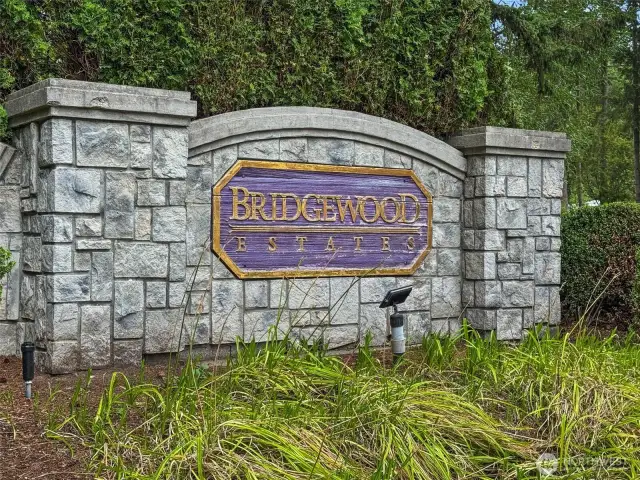 With 2 gated entries, you won't struggle waiting for cars entering and leaving the community.