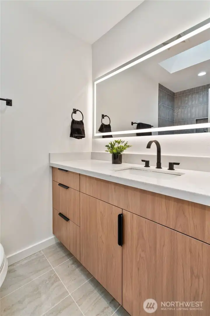 Upper level hall bath