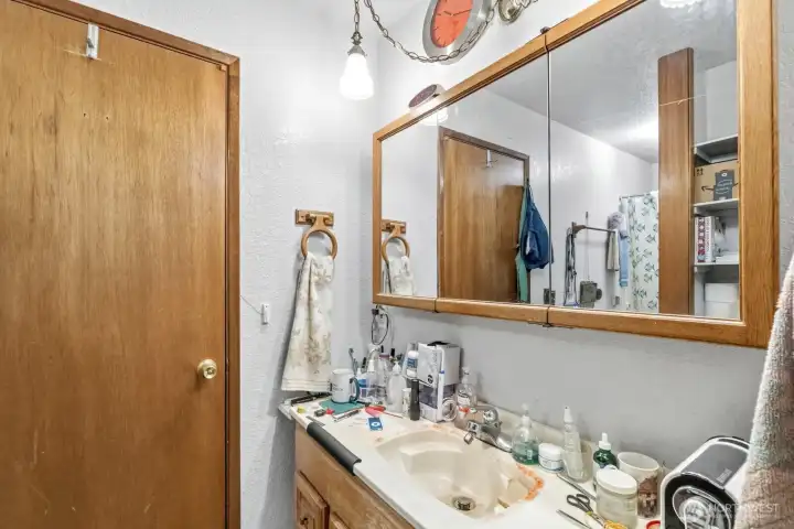 Full Bathroom in House