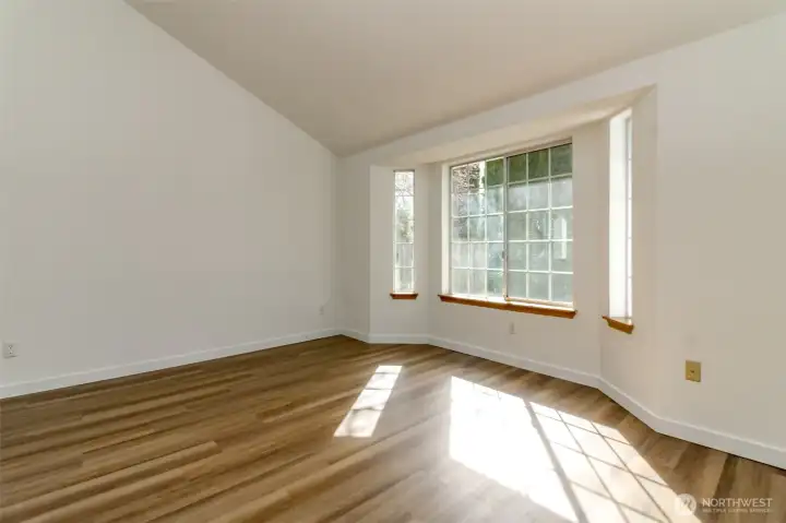 Bay window iin Livintg Room. Fresh interior Paint and new LVP flooring and carpet through-out.