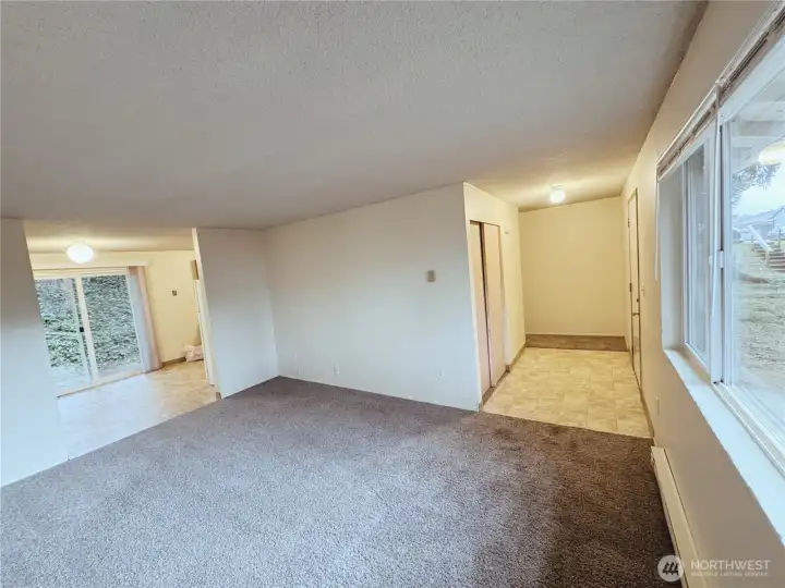 6604 Entry to Living Room