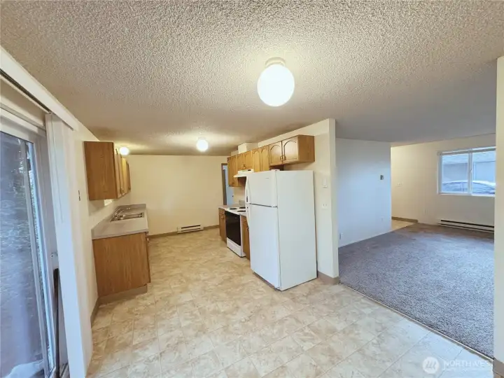 6604 Eating Are to Kitchen/Living Room