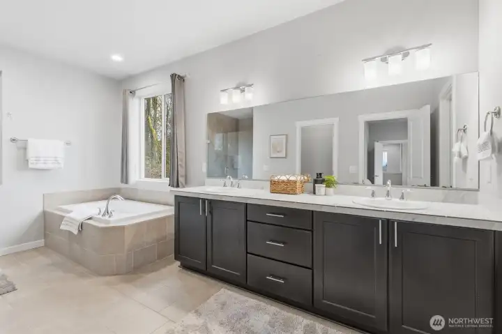 Primary Ensuite Bathroom (Upper Floor)