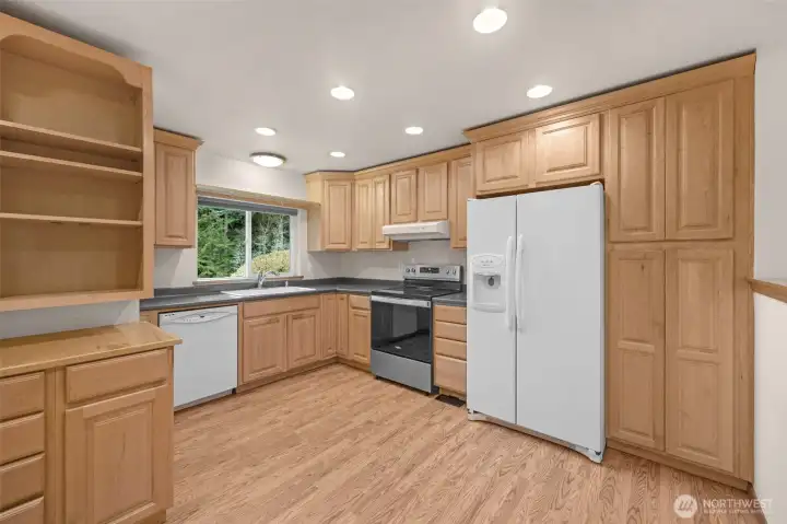 Another photo of the MIL kitchen. Easy care laminate flooring throughout.