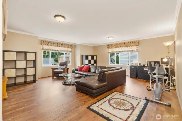 Huge bonus room, allowing room for endless entertaining
