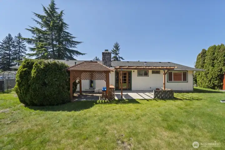 Enjoy this large, fully fenced backyard!
