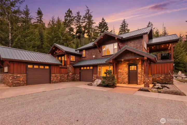 Private setting connected to the trails right out your front door