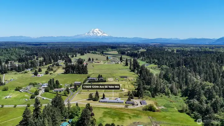 Stunning Mt Rainier views on a clear day Stunning Mt Rainier views on a clear day