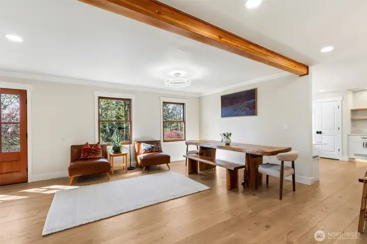 Light-filled, open and spacious dining area. Light-filled, open and spacious dining area.