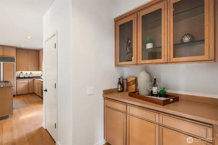 Insert your favorite beverages here in the lighted cabinets Insert your favorite beverages here in the lighted cabinets