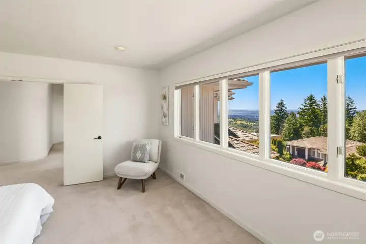 Oversized 4th bedroom or bonus room takes advantage of the southwesterly views towards Lake Washington and Newcastle Golf Course Oversized 4th bedroom or bonus room takes advantage of the southwesterly views towards Lake Washington and Newcastle Golf Course