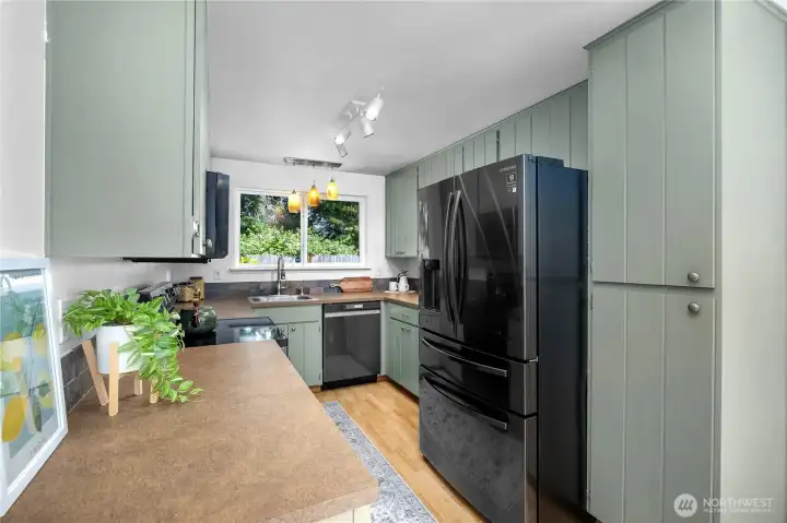 Lots of counter space and pantry Lots of counter space and pantry