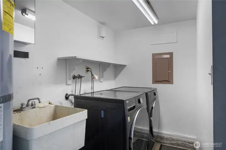 Washer & Dryer stays Washer & Dryer stays