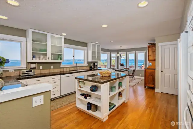 Kitchen w 180 degree views