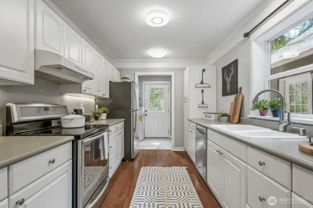 Conveniently located kitchen, perfectly positioned between the dining room and laundry/mudroom for easy access and efficient flow.