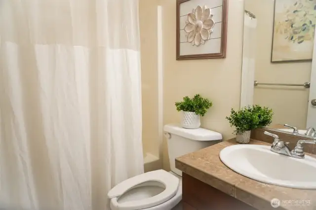 Full Bathroom in Hall