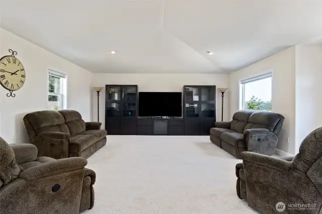 Big Bonus Room with wet bar