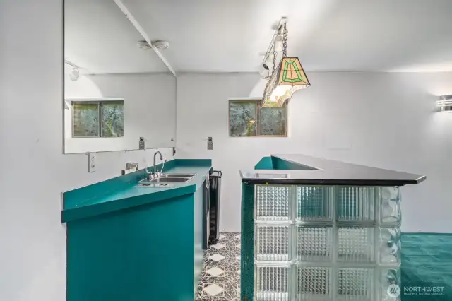 Wet bar in the recreation room