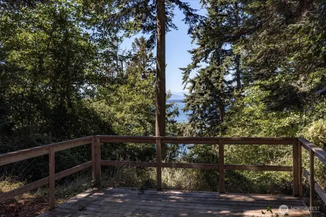 Scenic viewing platform is a perfect spot for sunset watching or morning coffee, listening to waves crash and seagulls call.