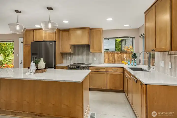 Brand new upgraded kitchen! Over $70K worth of grades with new appliances, plumbing fixture and light fixtures.