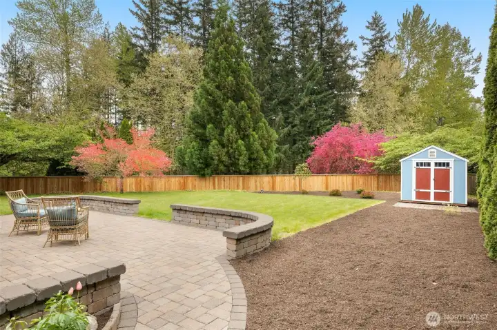 Beautifully landscaped, fully fenced yard