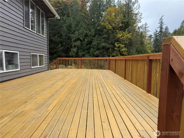 Large deck for entertaining!