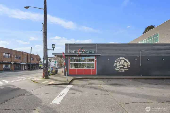 tons of amenities nearby including restaurants, coffee, bars, gyms, and shopping