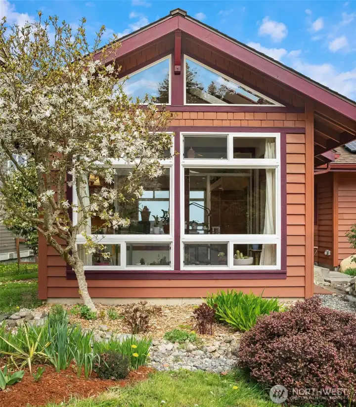 Conservatory/atrium was added with permits in 2007. Light-filled space has been home to many tropical plants and orchids.