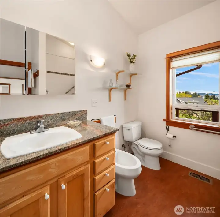 Four piece primary bath with marmoleum floors, custom tile shower and views!