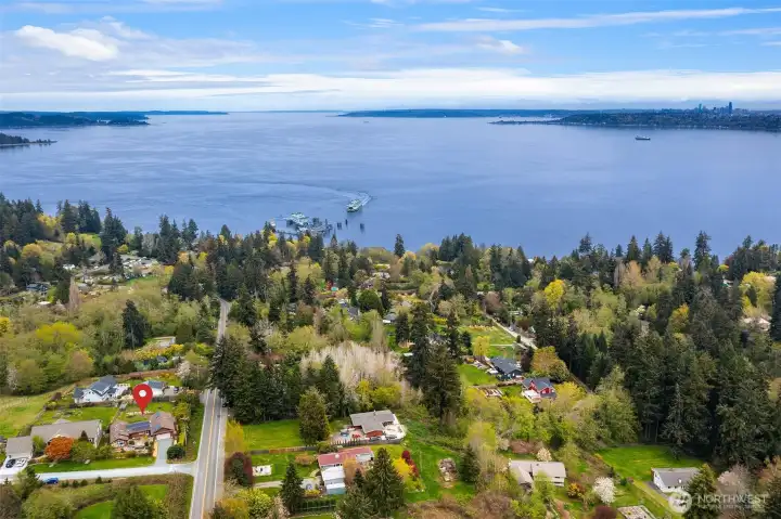 Yes, the ferries are that close by.