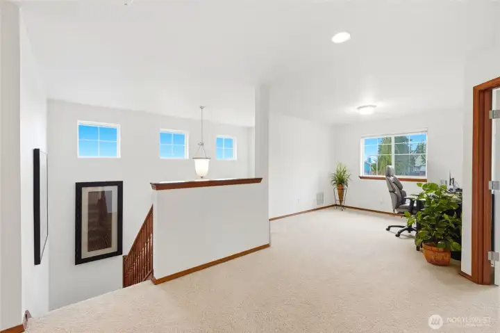 Large landing flows into flex space.