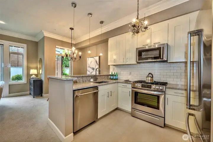 Chef's kitchen, slab quartz countertops, Stainless appliances