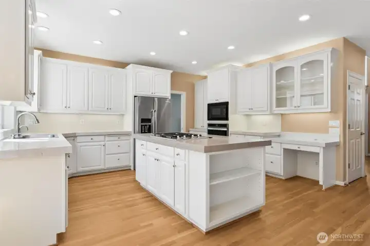 Plenty of storage nd timeless white cabinets