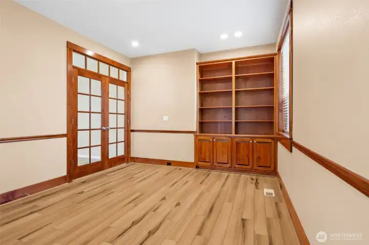 Built- ins and chair rail for a classic look