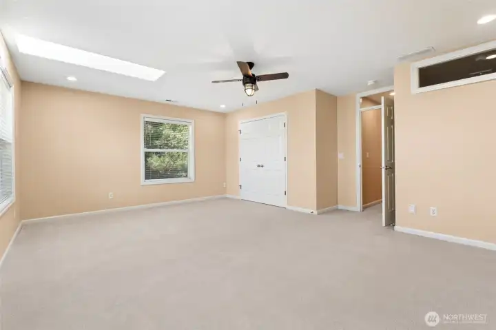 Large bedroom that's also the perfect hime gym, craft room or upstairs tv room