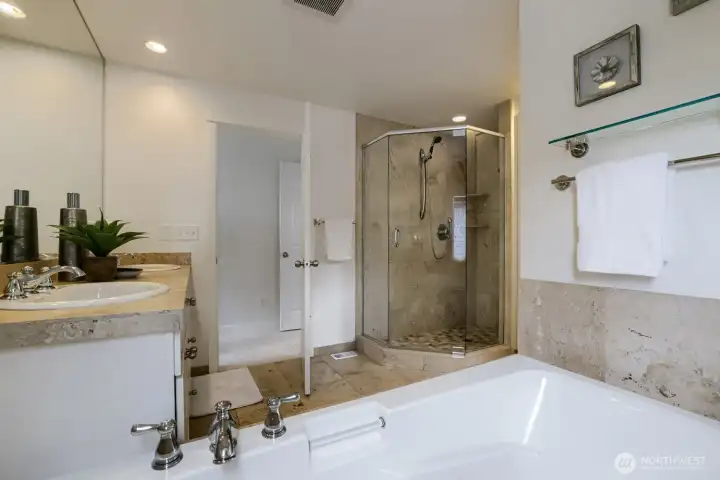 Primary 5 piece ensuite