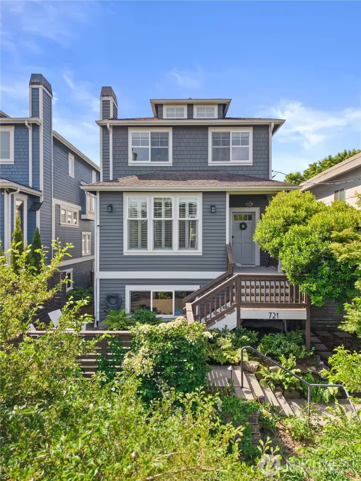 This Seattle Craftsman home has so much to offer. Great layout, A/C, 2 car garage, all in a great location.