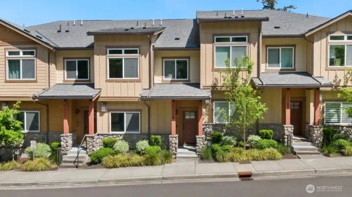 Welcome home to this beautiful resort style living right under the squak mountain but yet so close to all main amenities, freeways, shopping, and award winning schools.  Almost 18 acres of park in the plans across from Kelkari with the City of Issaquah will be a game changer.  Priced to Sell fast!