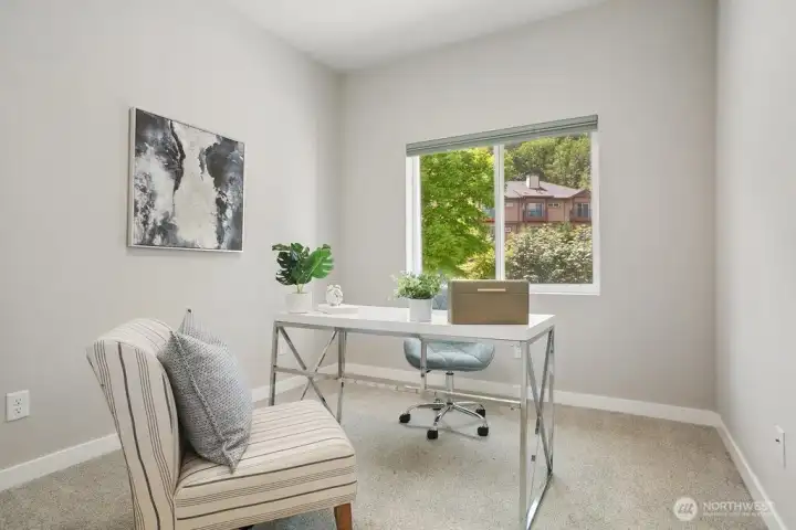 Picture of the 3rd bedroom staged as an office.
