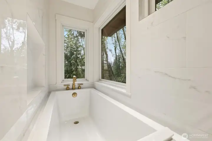 Luxurious Soaking Tub