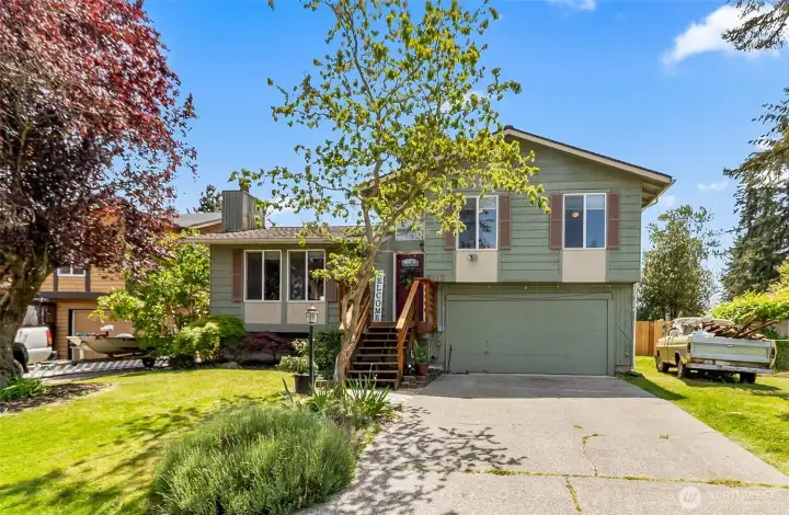 WELCOME!!!  Come check out this great starter home ...