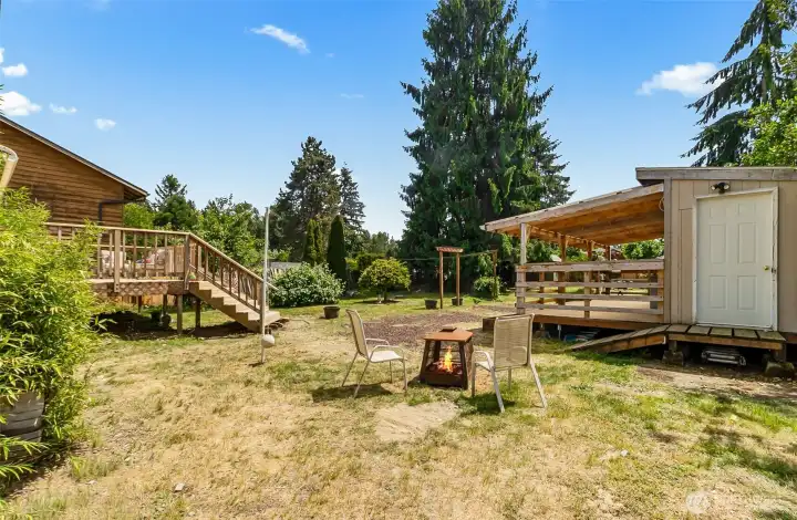 LARGE private backyard - fully fenced