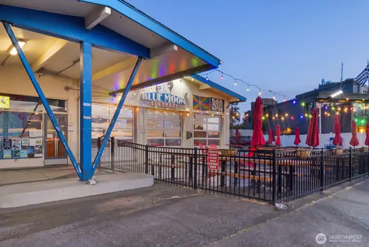 Blue Moon Burgers, Korean BBQ, Cactus and more close by.