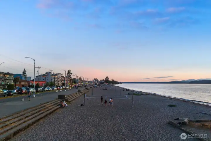 Near by Alki Beach, store fronts, great food and drink, volleyball and Salsa dance lessons!